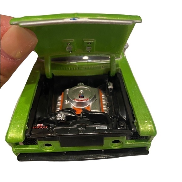 Maisto 1970 Chevrolet Nova SS Diecast Vehicle Lime Green - Picture 12 of 16